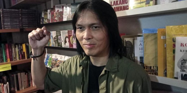 Mekel Minta Sejarah RI Ditulis Ulang dengan Transparansi