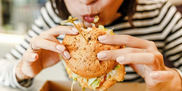 Wajah Cepat Tua, Hindari 5 Makanan Ini Sebelum Terlambat