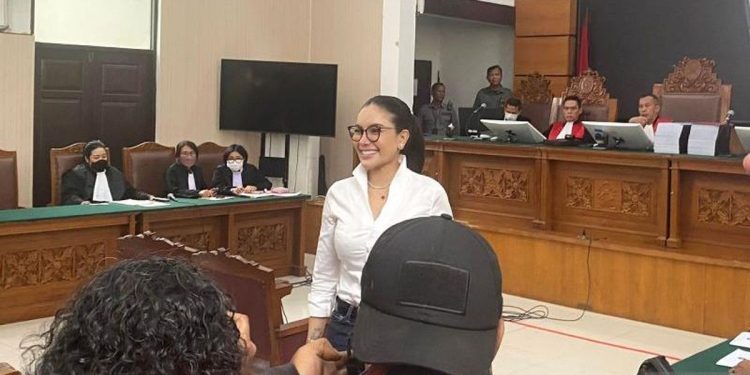 Nikita Mirzani Teriak Histeris Usai Sidang, Ini Penyebabnya