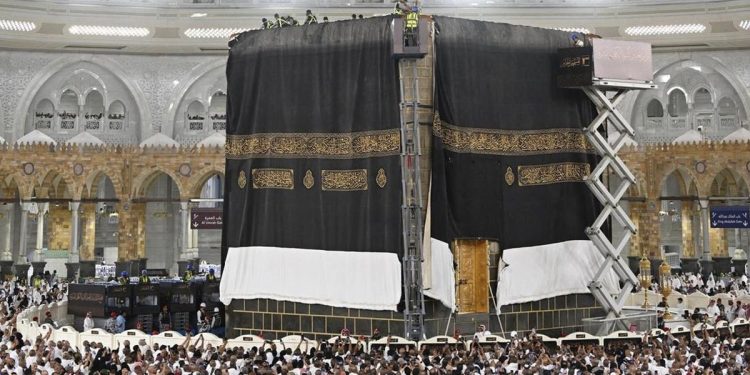 Kiswah Ka’bah Diperbarui Menyambut Tahun Baru Islam 1447 H