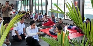 Gibran Bertemu Keluarga Korban KMP Tunu Pratama Jaya Sabar Ya Ibu